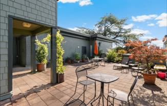 This Beautiful 2 Bedroom 2 Bathroom Condo in the Iconic Goose Hollow Neighborhood is a Must See!
