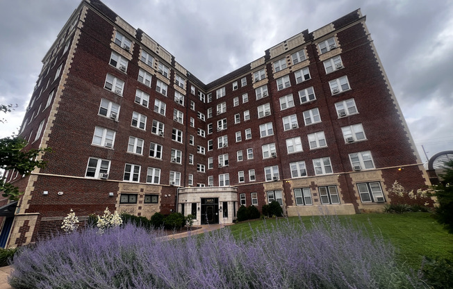 Studio, 1 bath, 400 sqft, $850, Unit 703