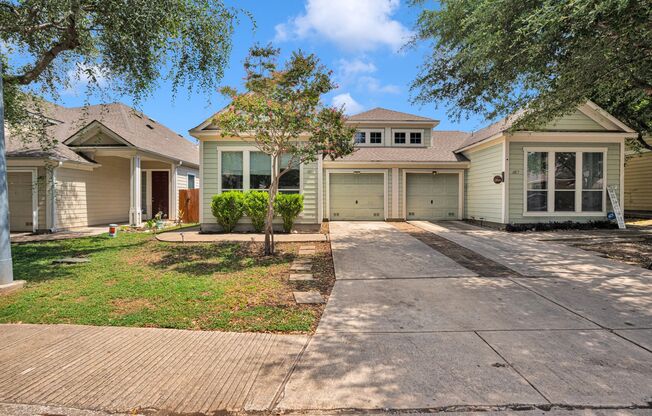 Beautiful 3 bedroom townhome available for rent for ASAP move in!!!! Medical Center Area!!!