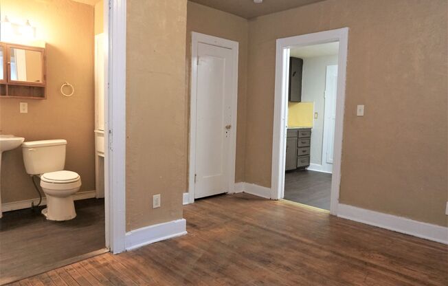 1 bed, 1 bath, 780 sqft, $675, Unit 1130 NE 17th St