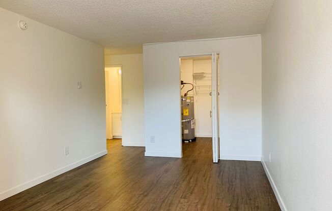 2 beds, 1.5 baths, 950 sqft, $2,300, Unit 201