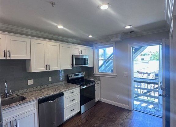 39 W Walnut Park
