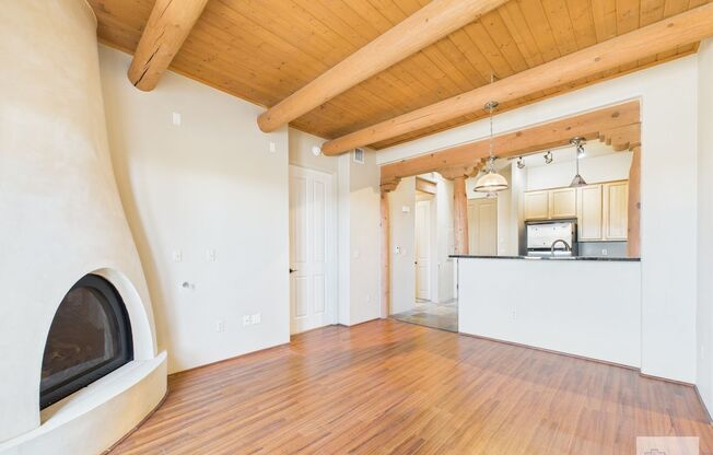 Gorgeous Unfurnished 1 bedroom, 1 bath in Desirable Neighborhood