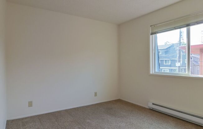 2 beds, 1 bath, $1,600, Unit 6