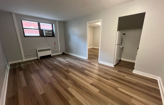 1 bed, 1 bath, 420 sqft, $1,549, Unit 5326 Fifth Ave. #05