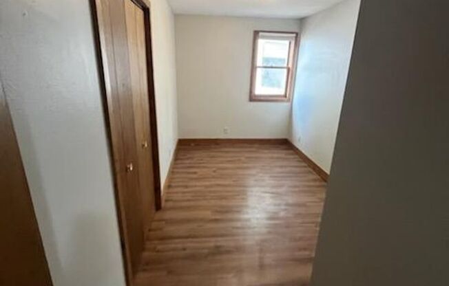 4 beds, 1 bath, $1,150, Unit Unit 1