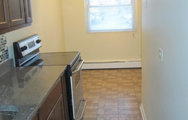 1 bed, 1 bath, $800, Unit 1A7