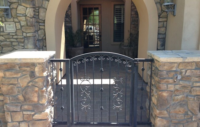 BEAUTIFUL HOME IN DESIRABLE LAS SENDAS!!