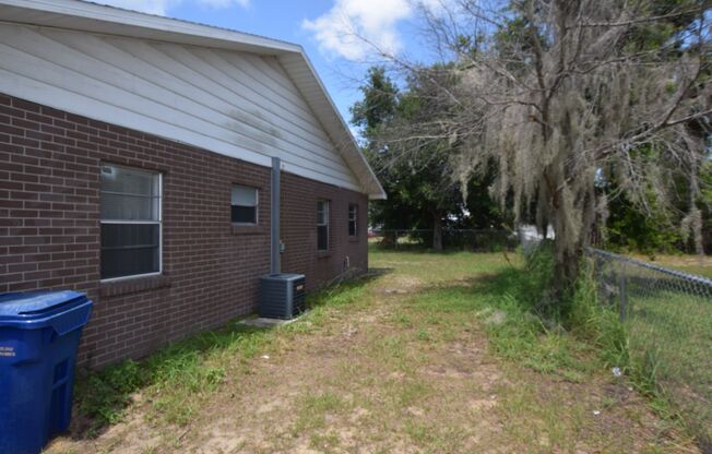 2 Bedroom 1 Bath Duplex For Rent at 933 Char Mil Avenue South Lake Alfred, FL 33850