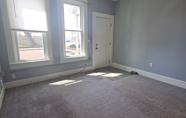 1220 W 5 ST