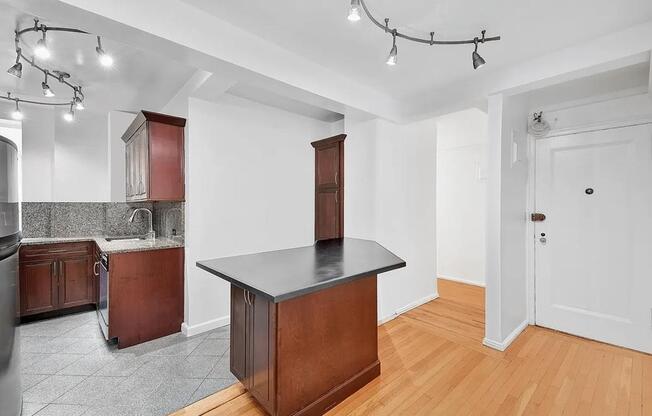 3 beds, 2 baths, 1,300 sqft, $13,500, Unit 2-HJ