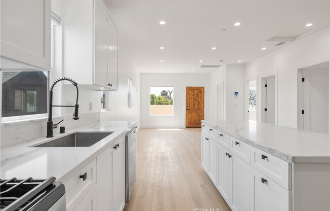 2338 S CLOVERDALE AVE