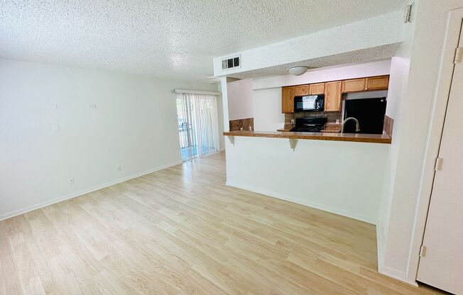 2 beds, 1.5 baths, 985 sqft, $1,295, Unit B