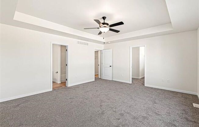 3 beds, 2.5 baths, $2,300, Unit 147