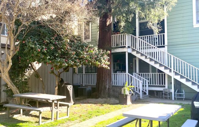 2 beds, 1 bath, 750 sqft, $1,995, Unit 1219 1/2 E St