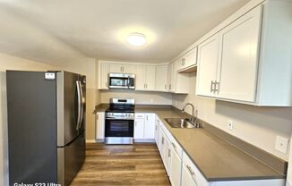 2 Bed, 1 Bath Apt in Triplex - Lovely North Mt. Tabor