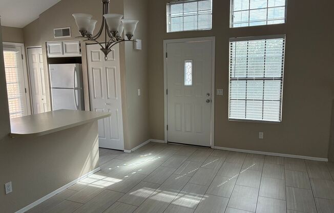 2 beds, 1 bath, $1,495, Unit #1043