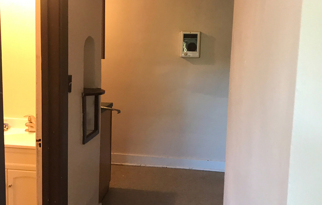 Studio, 1 bath, 400 sqft, $645, Unit 12