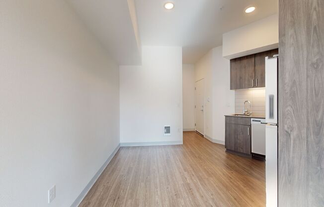 Studio, 1 bath, 365 sqft, $1,380, Unit 205