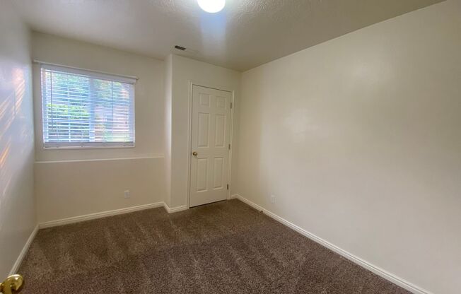 3 beds, 1.5 baths, 1,100 sqft, $1,450