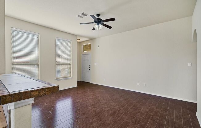 AVAILABLE NOW! Nice 3 Bedroom Duplex located in New Braunfels!