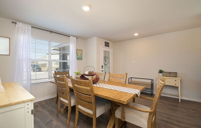 Beautiful 5 Bedroom Home!