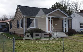 Beautiful 2 Bd -1 Ba Single Family home w/Carport in South Knoxville!!