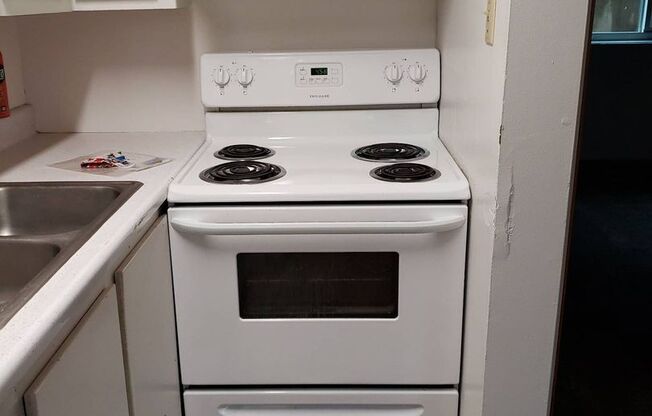 1 bed, 1 bath, 420 sqft, $585, Unit 82732