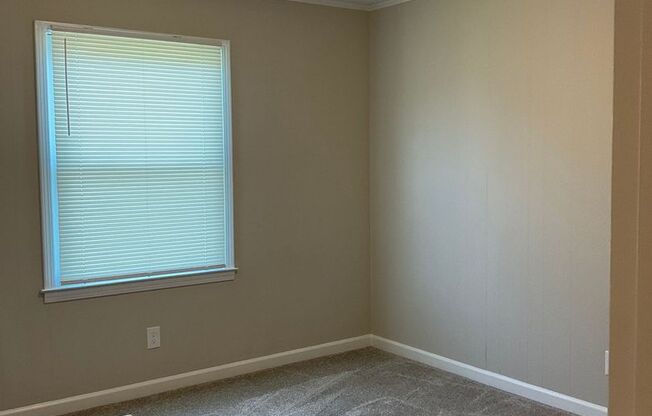 Available Now!! Beautiful 3 Bedroom
