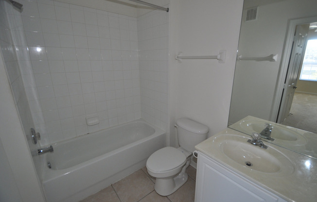 HALF OFF FIRST FULL MONTHS RENT! 3 Bedroom/2 Bathroom Condo in Brantley Terrace!