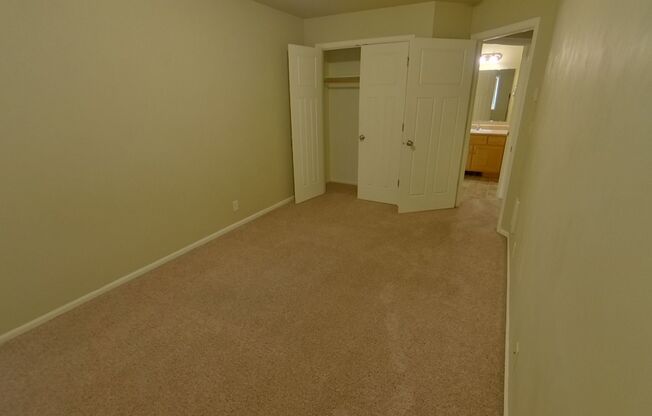 3 beds, 2 baths, $2,025, Unit 4