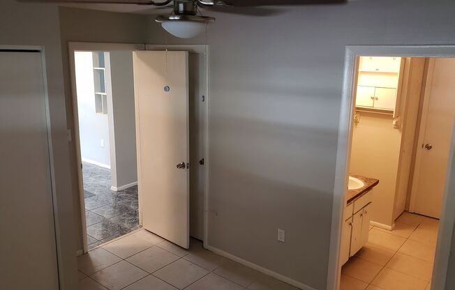 2 beds, 1 bath, $1,600