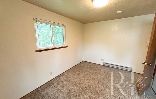 3 beds, 2 baths, $2,100, Unit 8612