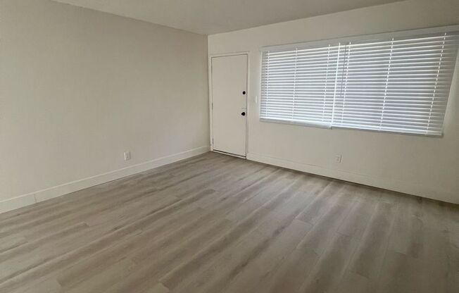 2 beds, 1 bath, $2,450, Unit 7