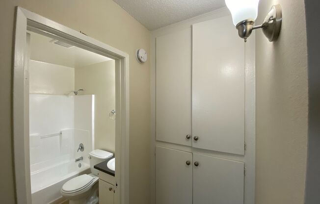 1 bed, 1 bath, 575 sqft, $1,695, Unit 216