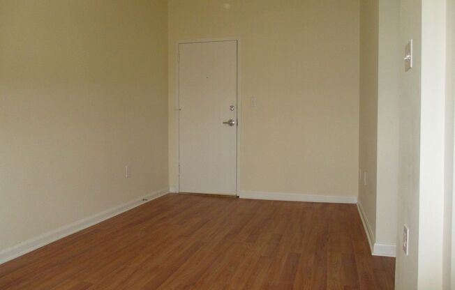 2 beds, 1 bath, $1,100, Unit 2A