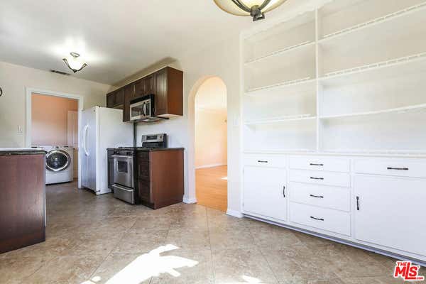 2 beds, 1 bath, 960 sqft, $3,250