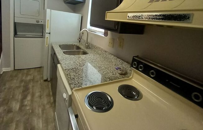 2 beds, 2 baths, 1,058 sqft, $1,249, Unit I