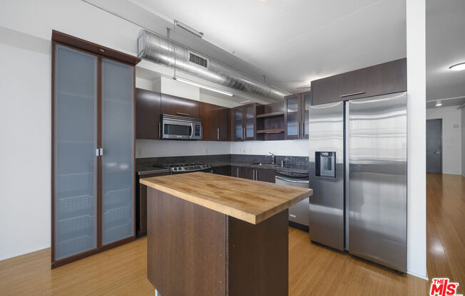 1 bed, 1 bath, 1,040 sqft, $2,895, Unit 1008