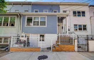 21 5 PIERCE AVE