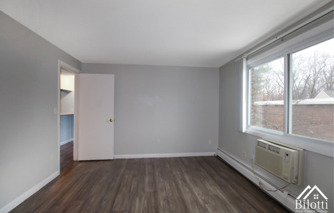 2 beds, 1 bath, 909 sqft, $1,750, Unit 117