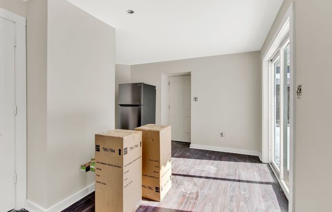 1 bed, 1 bath, 600 sqft, $695, Unit 110 East Market Street - Apt 2