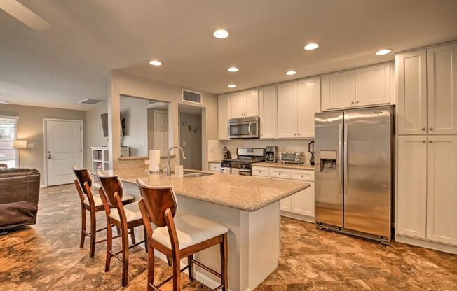 Beautiful Tempe home with hot tub and firepit!