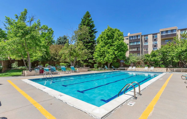 Beautiful 2BR/2BA Condo with Pools, Parking & Great Amenities!