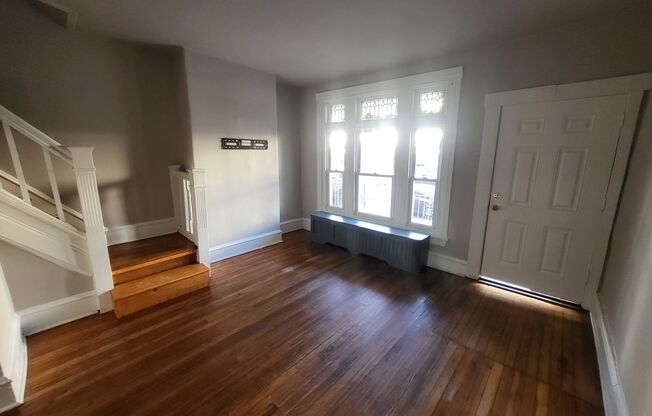 3 beds, 1 bath, $1,250