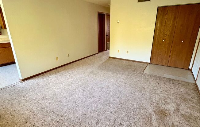 2 beds, 1 bath, 680 sqft, $775, Unit 1006B