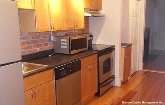 3 beds, 1 bath, 620 sqft, $3,700, Unit 2