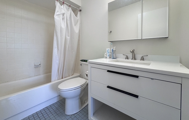 2 beds, 2 baths, 975 sqft, $3,950, Unit 806