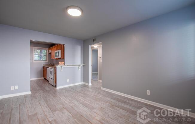 271 GLN IRIS DR NE