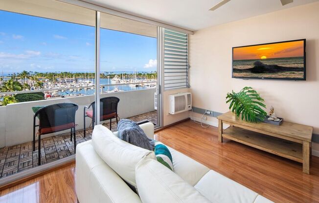 2 beds, 1.5 baths, $3,100, Unit # 706